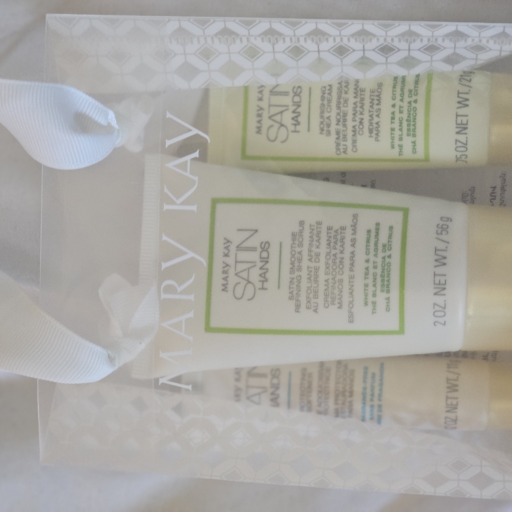 Mary Kay Satin Hands Set